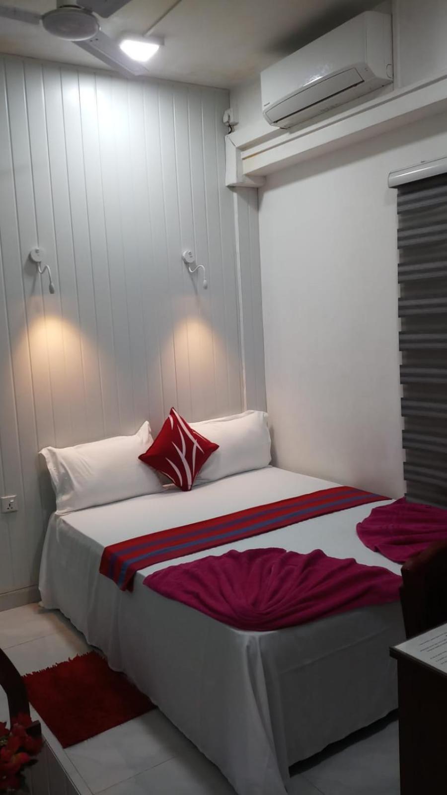 Wish Residence Seaside, Near Durdans & Vasan Eye Care Hospital, Colombo 3 Bagian luar foto